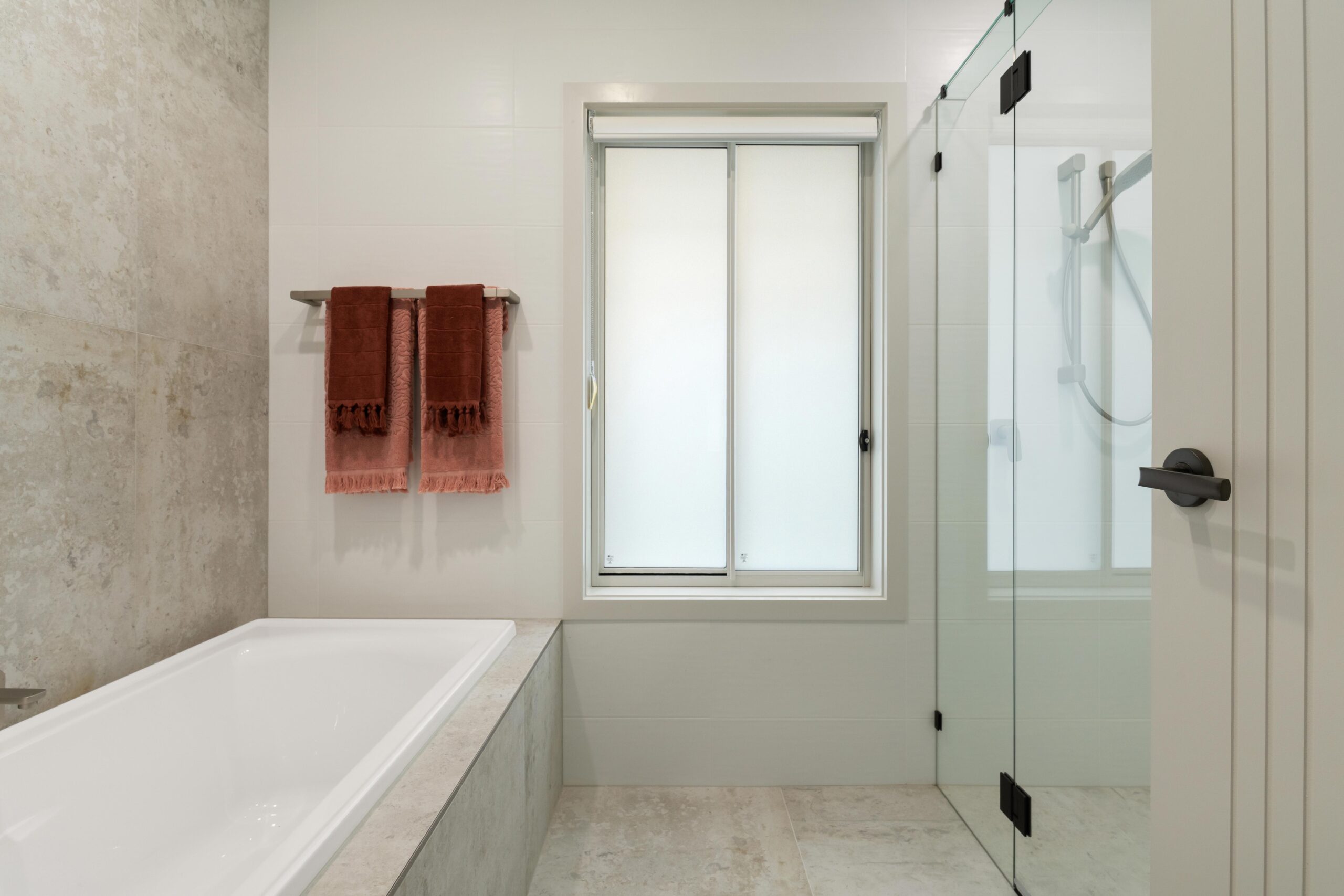 Hh Display Flagstone Coral 26 Bathroom Scaled