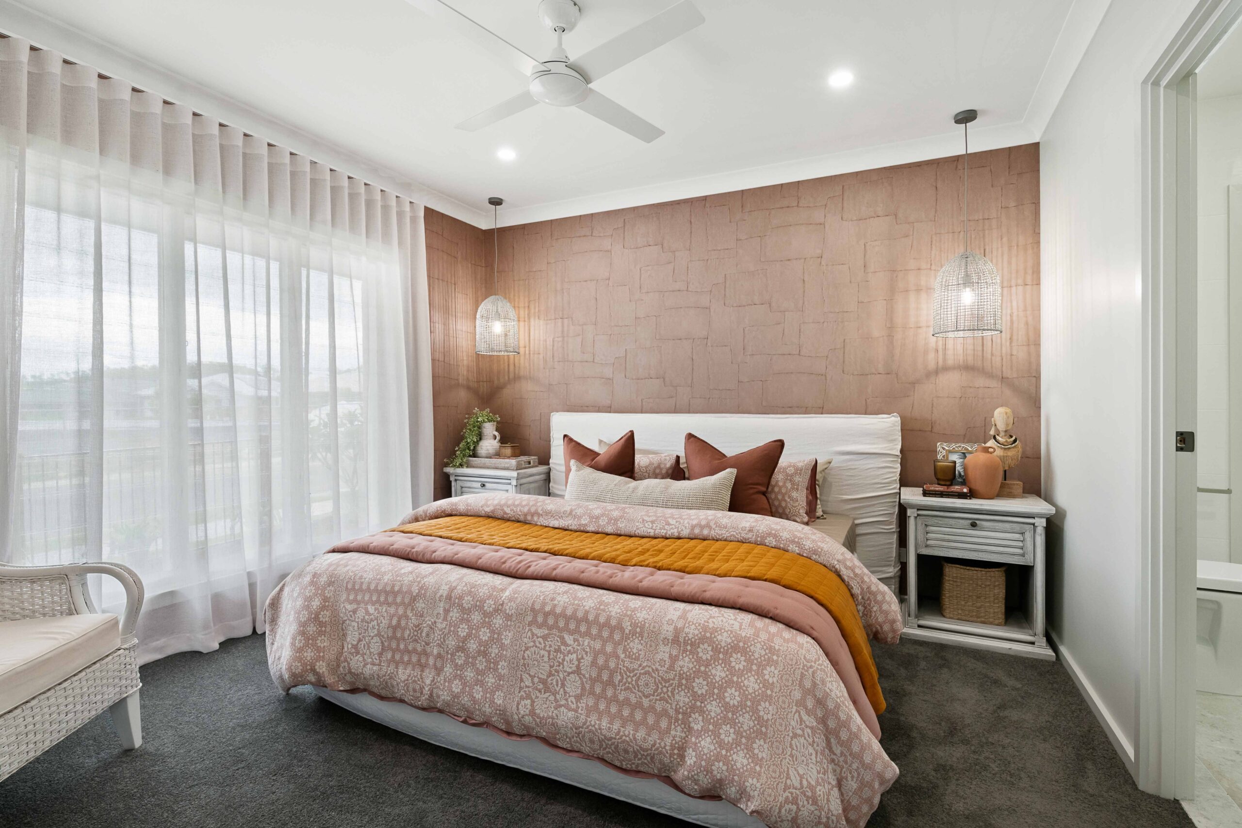 Hh Display Flagstone Coral 26 Main Bedroom Scaled