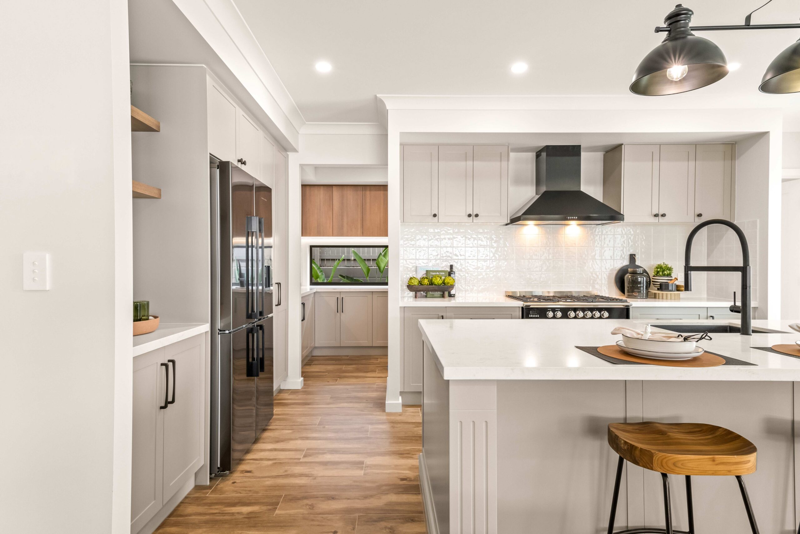 Hh Display Spring Mountain Magenta 33 Kitchen Bench And Fridge (1)